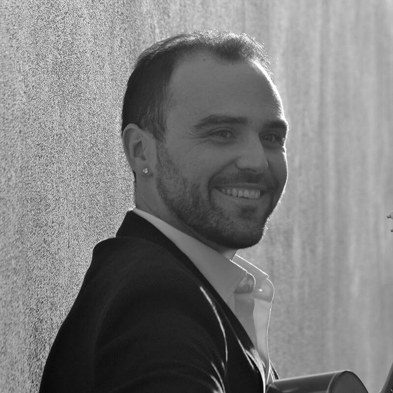 Photo de notre directeur artistique Santiago Lara, artiste international de guitare flamenca